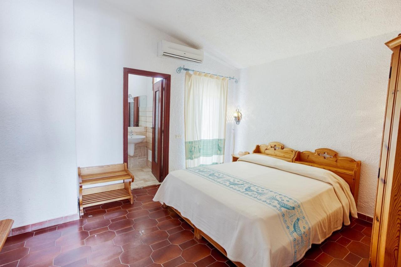 Hotel Al Faro San Teodoro  Exterior photo